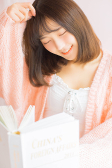 女孩子衣服掉的视频
